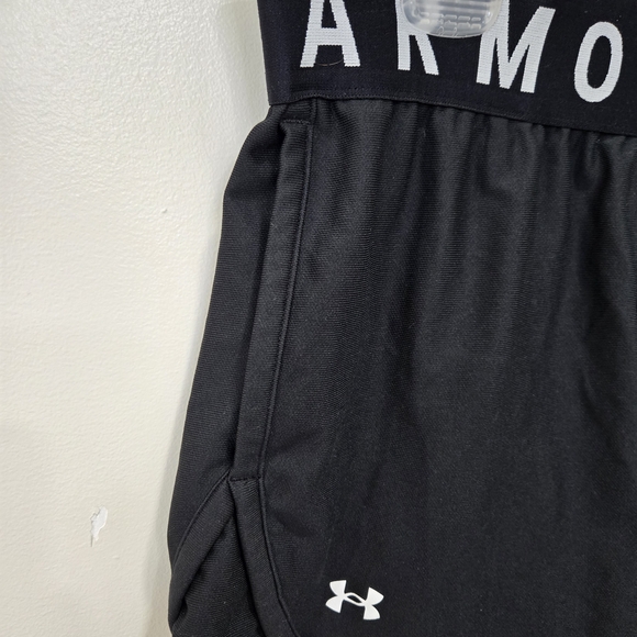 Under Armour Women's Black Athletic Shorts Size S - Picture 3 of 10